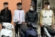 12 thanh niên mang hung khí đi đánh nhau vì bị "nhìn đểu"