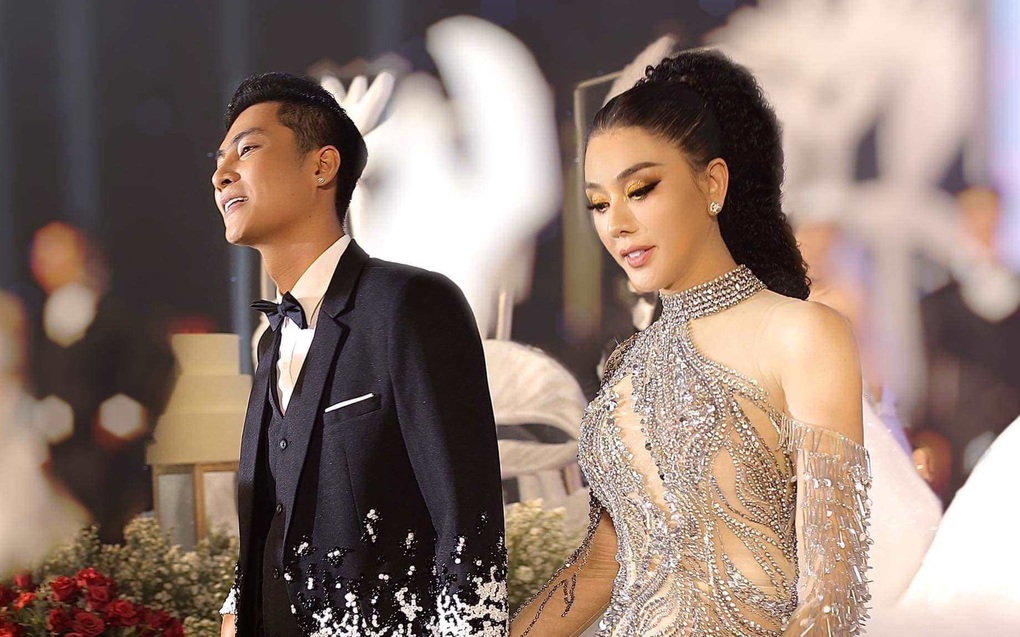 Lâm Khánh Chi: Liên tục trùng tu nhan sắc, vẻ ngoài khác lạ gây chú ý - 5 Lâm Khánh Chi: Liên tục trùng tu nhan sắc, vẻ ngoài khác lạ gây chú ý - 5