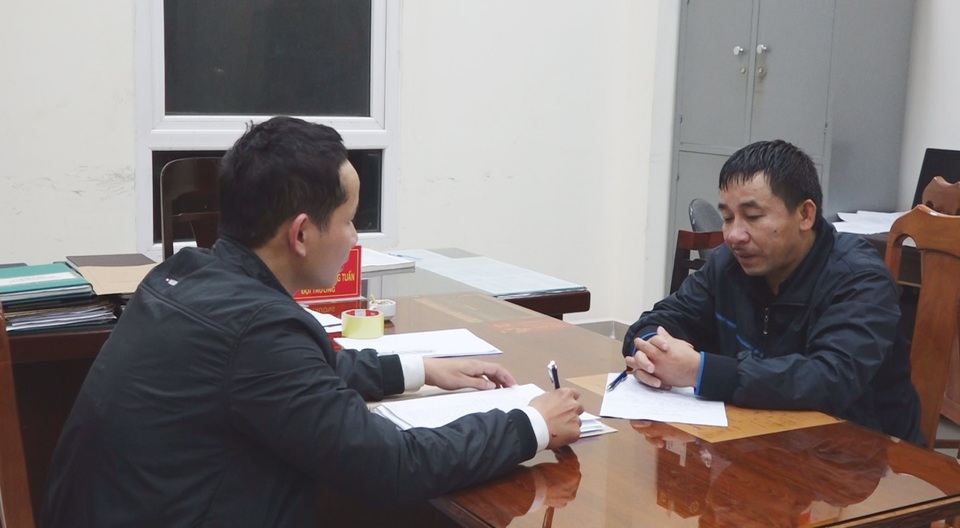 Bị phát hiện buôn pháo, giám đốc doanh nghiệp tông thẳng xe vào công an để bỏ trốn - 1 Bị phát hiện buôn pháo, giám đốc doanh nghiệp tông thẳng xe vào công an để bỏ trốn - 1