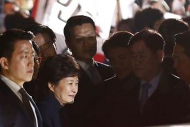 Chính trường Hàn Quốc: Rối như tơ vò