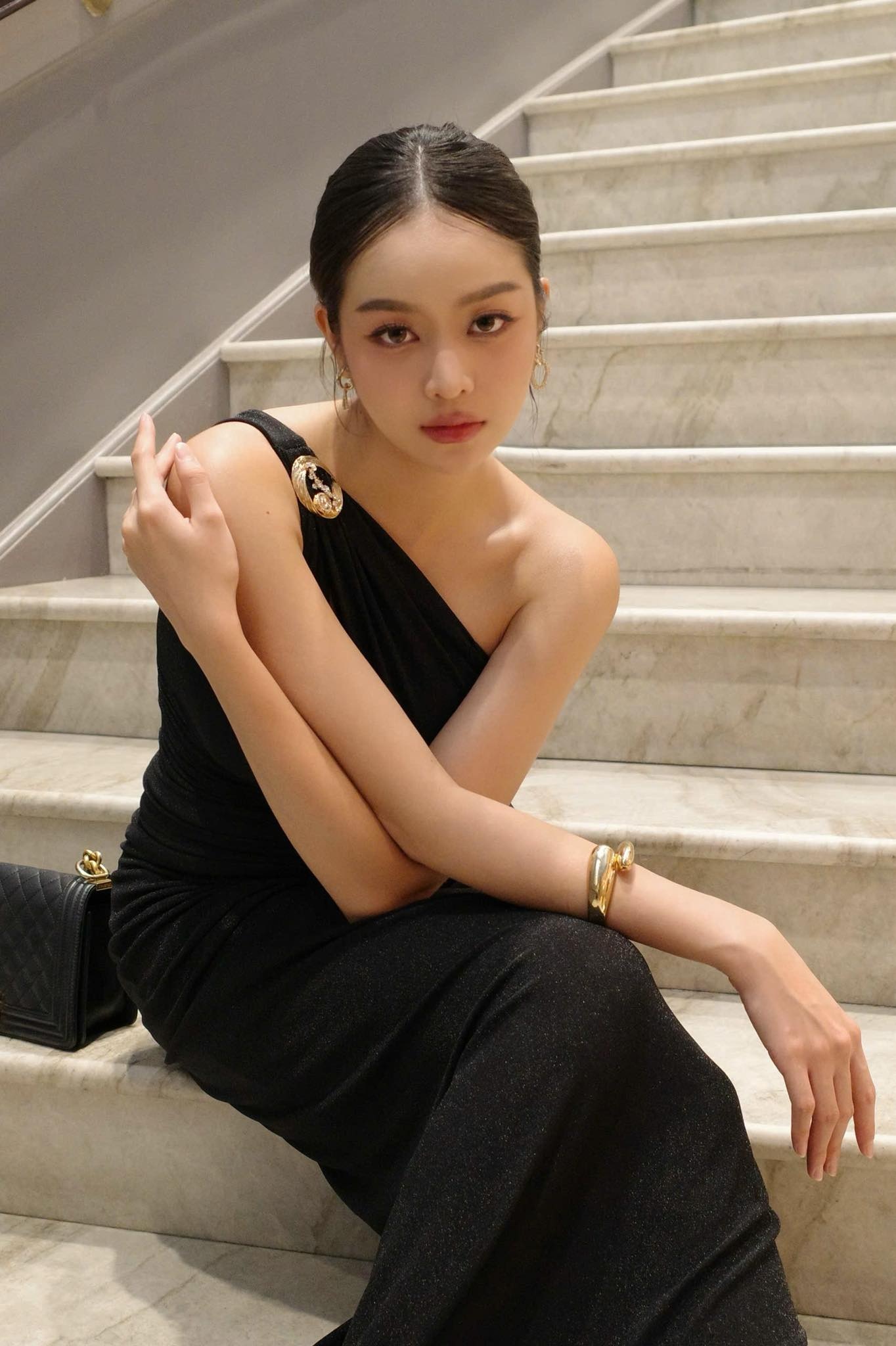 Hoa hậu Thanh Thủy lại xinh như búp bê khi từ bỏ kiểu trang điểm Tây hóa”? - 5 Hoa hậu Thanh Thủy lại xinh như búp bê khi từ bỏ kiểu trang điểm Tây hóa”? - 5
