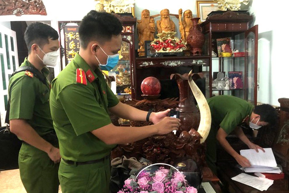 Tấn công nữ thư ký tòa, nguyên trưởng phòng tiếp công dân tỉnh bị bắt - 2 Tấn công nữ thư ký tòa, nguyên trưởng phòng tiếp công dân tỉnh bị bắt - 2
