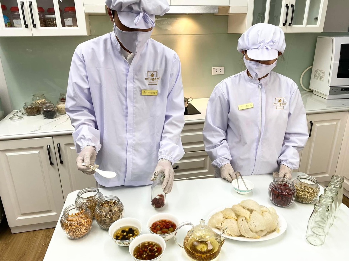 Hậu Covid-19, người Hà Nội đua nhau mua tổ yến tiền triệu tẩm bổ - 2 Hậu Covid-19, người Hà Nội đua nhau mua tổ yến tiền triệu tẩm bổ - 2