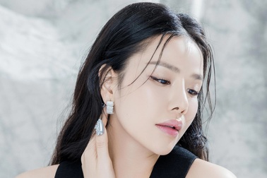 Đóa hồng bolero - Thúy Anh "lột xác" trong bộ ảnh chào năm mới