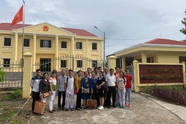 Tạm ngừng xét xử vụ kiện đòi học bổng, học phí sinh viên ĐH Tân Tạo