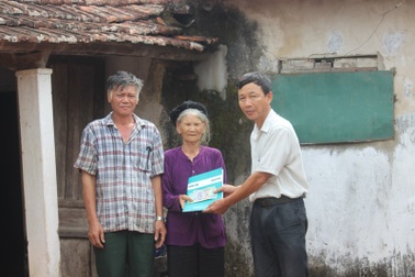 Gần 25 triệu đồng đến với vợ liệt sỹ Lương Khắc Thứ