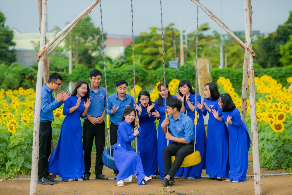 Bỏ việc công ty, chàng trai 9x khởi nghiệp với cánh đồng hoa mặt trời - 3 Bỏ việc công ty, chàng trai 9x khởi nghiệp với cánh đồng hoa mặt trời - 3