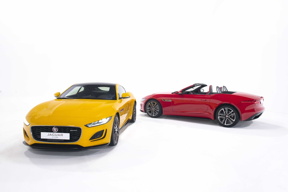 Jaguar F-TYPE mới về Việt Nam có giá lên đến 15,29 tỷ đồng - 2 Jaguar F-TYPE mới về Việt Nam có giá lên đến 15,29 tỷ đồng - 2