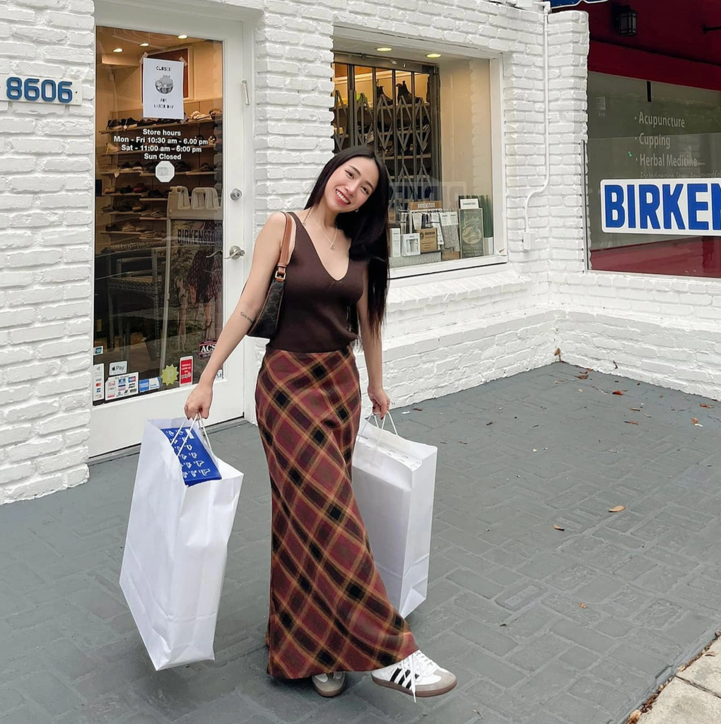 Con gái đại gia Minh Nhựa ăn mặc gợi cảm sau hai lần sinh nở - 8