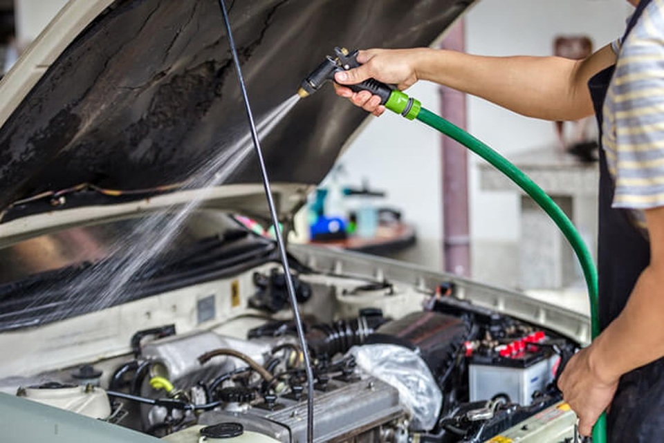 Rửa ô tô, xe máy tại nhà - Đừng mắc những sai lầm tai hại sau - 2 Rửa ô tô, xe máy tại nhà - Đừng mắc những sai lầm tai hại sau - 2