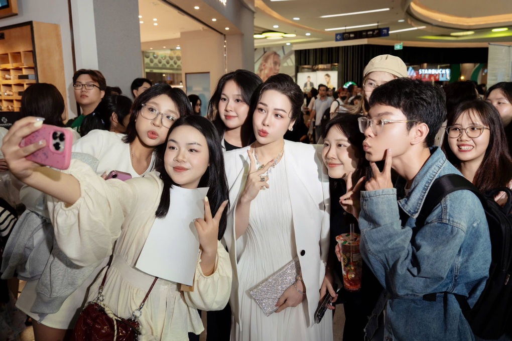 Nhật Kim Anh phủ nhận tin đồn thất thiệt, nhờ cơ quan chức năng vào cuộc - 1 Nhật Kim Anh phủ nhận tin đồn thất thiệt, nhờ cơ quan chức năng vào cuộc - 1