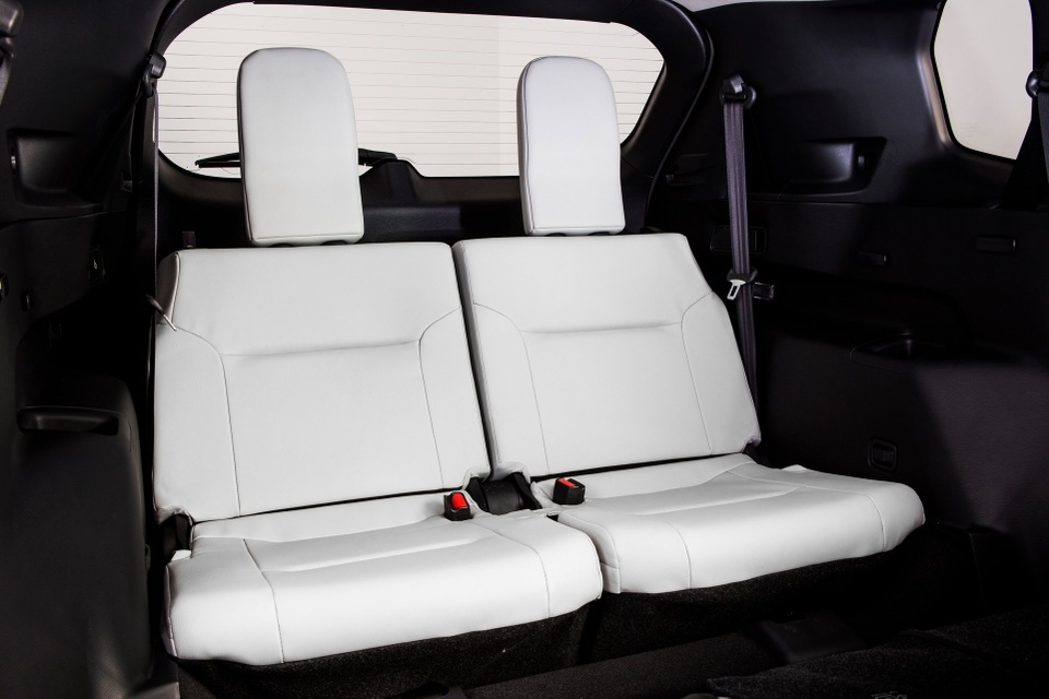 Mitsubishi Outlander 2022 ghi điểm về thiết kế, bị trừ điểm động cơ - 24 Mitsubishi Outlander 2022 ghi điểm về thiết kế, bị trừ điểm động cơ - 24