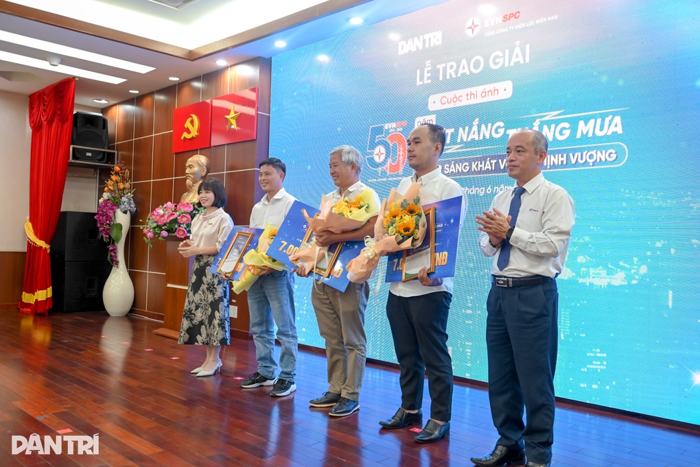 Cuộc thi “50 năm vượt nắng thắng mưa - thắp sáng khát vọng thịnh vượng” truyền năng lượng tích cực cho các tác giả - 3 Cuộc thi “50 năm vượt nắng thắng mưa - thắp sáng khát vọng thịnh vượng” truyền năng lượng tích cực cho các tác giả - 3