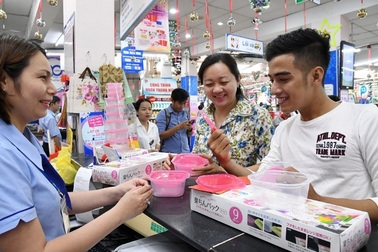 Nhiều khách lựa chọn hộp quà tết an toàn của Co.opmart