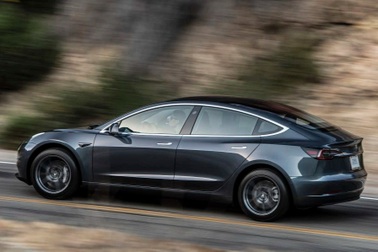 Hệ thống hỗ trợ lái Autopilot đã giúp một người chồng đỡ đẻ như thế nào?