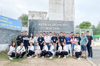 View Plastic Surgery trao quà từ thiện tại Khu điều trị phong Trại Cùi Bến Sắn