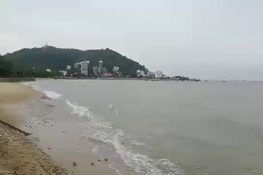 Biển Vũng Tàu khá yên bình trong bão số 16