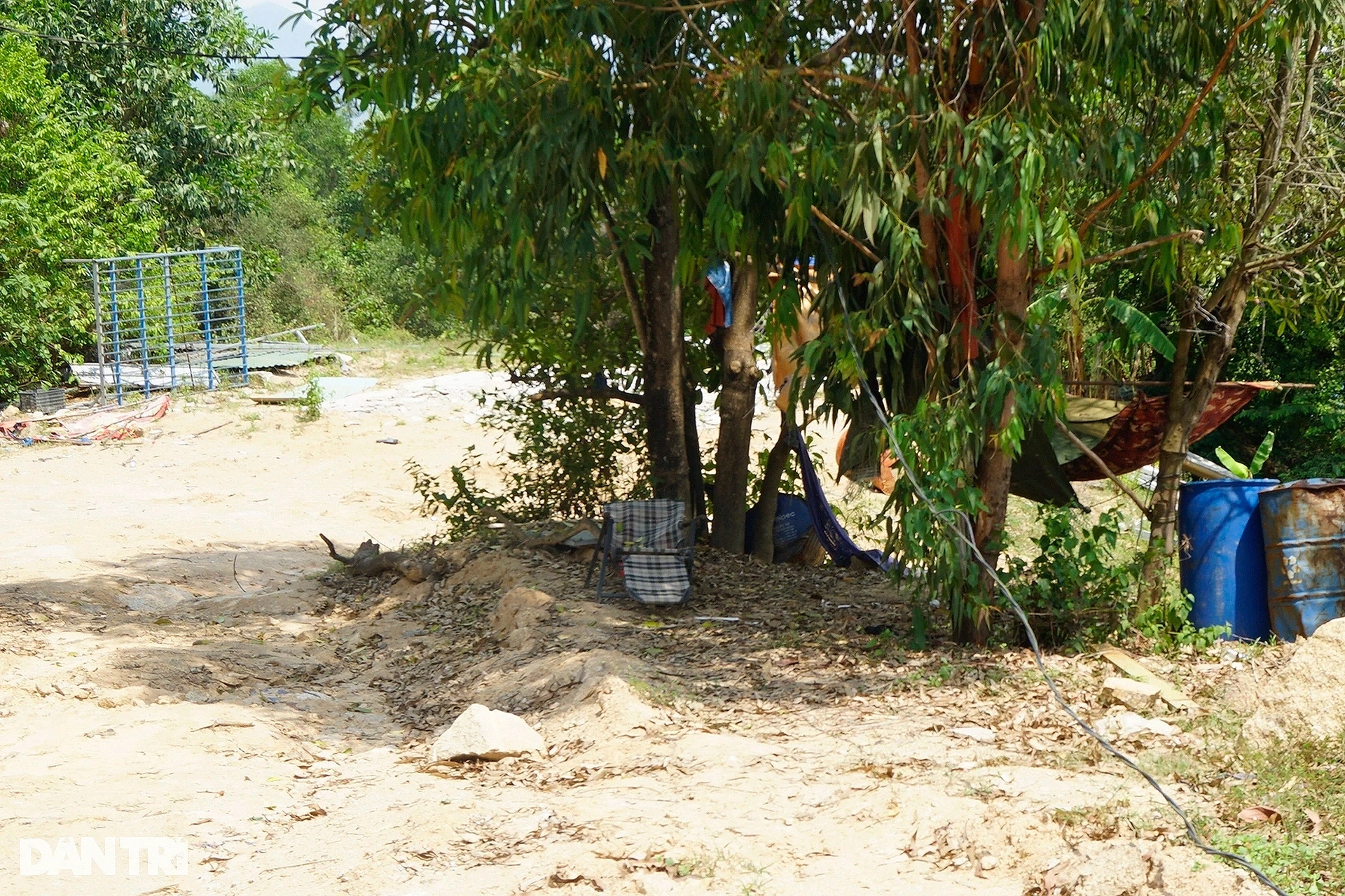 Vụ nổ súng vây bắt nhóm đối tượng trên núi Hòn Chà: Hiện trường khai thác - 2 Vụ nổ súng vây bắt nhóm đối tượng trên núi Hòn Chà: Hiện trường khai thác - 2