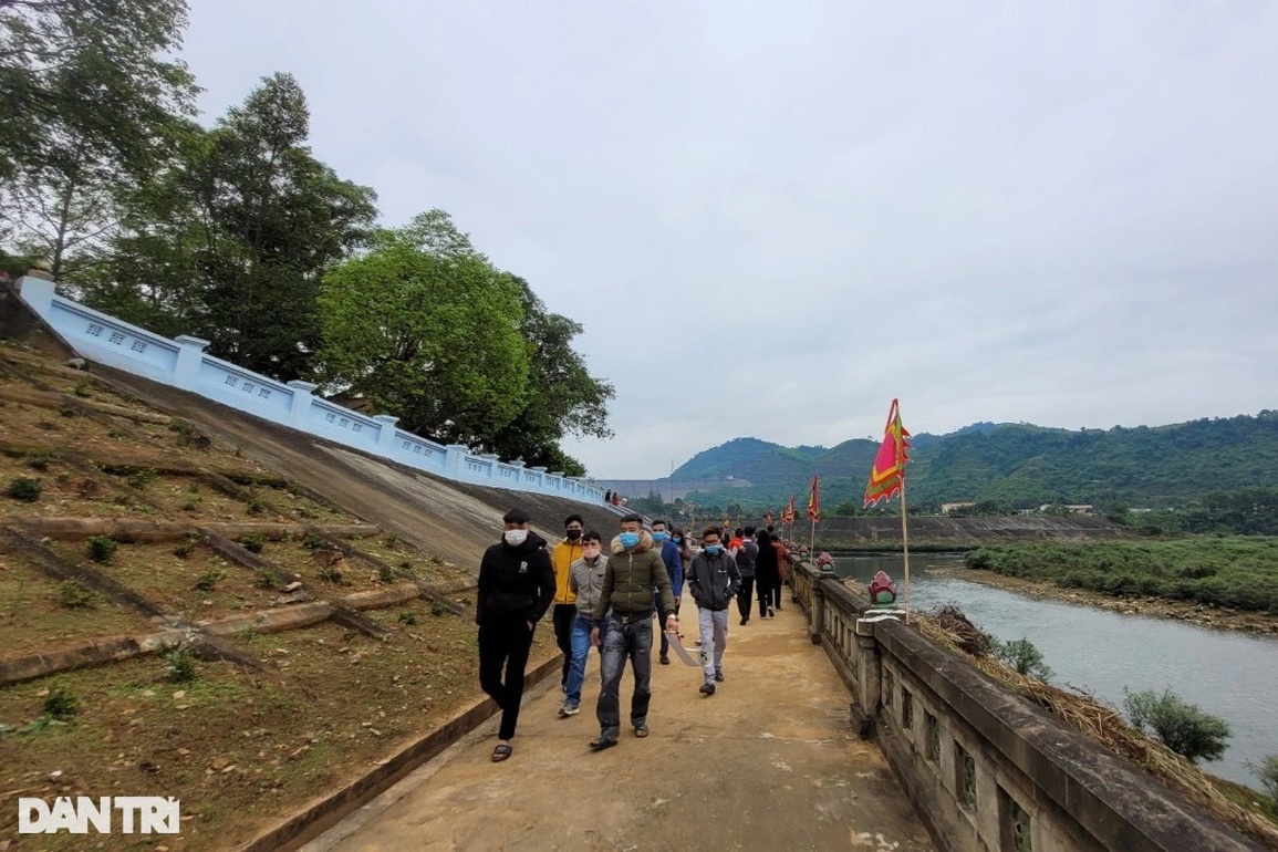 Đầu năm lên rừng cầu may - 2 Đầu năm lên rừng cầu may - 2