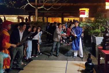 Tạm dừng “Đại Nội về đêm” ở cố đô Huế do mùa mưa