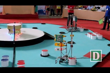 Cuộc thi tài sáng tạo robot của học sinh THPT Đà Nẵng, Quảng Nam hấp dẫn, đầy kịch tính