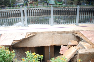 Dùng máy dò “hố tử thần” trên đường Trường Sa - Hoàng Sa