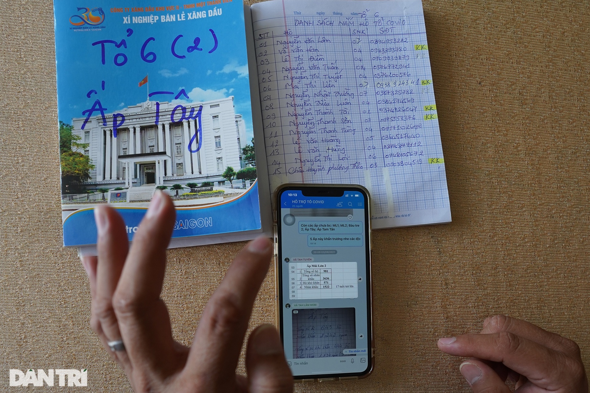 Ảnh tuần: Xuyên đêm xếp hàng tiêm vắc xin, bộ đội dầm mưa bão giúp dân - 6 Ảnh tuần: Xuyên đêm xếp hàng tiêm vắc xin, bộ đội dầm mưa bão giúp dân - 6