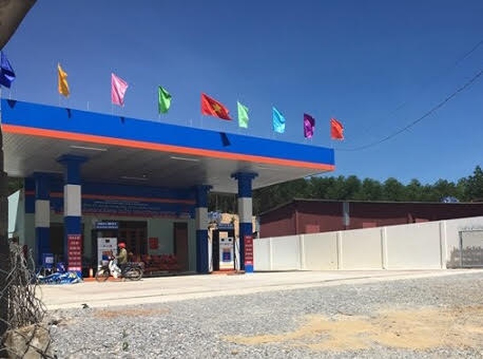 Quảng Bình: Xử phạt cây xăng ăn gian khách hàng - 1 Quảng Bình: Xử phạt cây xăng ăn gian khách hàng - 1