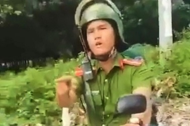 Tạm đình chỉ công tác thiếu uý công an xô xát với người vi phạm