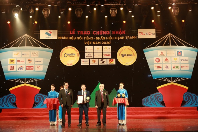 Năm thứ 3 liên tiếp Vietnam Airlines là Nhãn hiệu nổi tiếng nhất Việt Nam - Ảnh 1. Năm thứ 3 liên tiếp Vietnam Airlines là Nhãn hiệu nổi tiếng nhất Việt Nam - Ảnh 1.