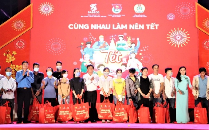 Nhiều chương trình chăm lo tết cho người lao động.
