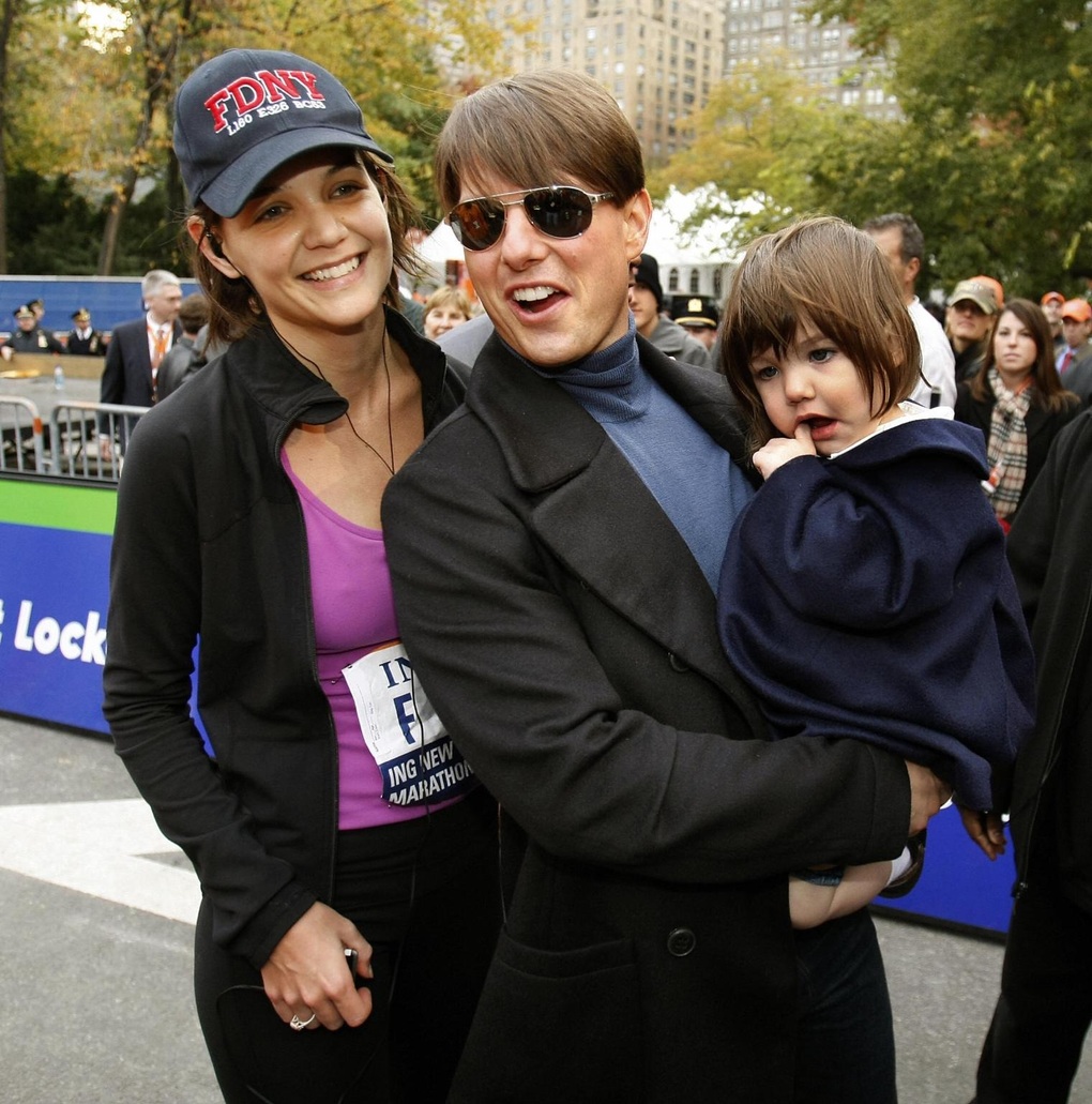 At 17 years old, Tom Cruise's daughter attracts attention every time she walks down the street - 3