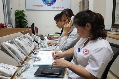 Nhân viên trực tổng đài bật khóc sau cuộc gọi của một người đàn ông