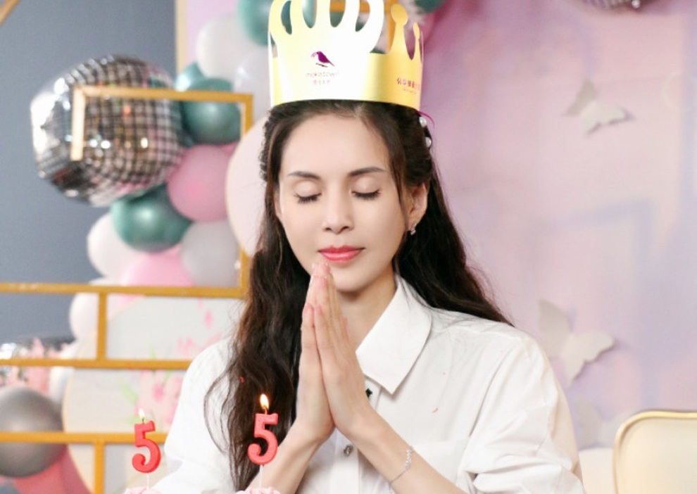 Lý Nhược Đồng đón tuổi 55 vẫn thích được gọi là Cô Cô - 1