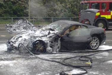 Một chiếc Ferrari 599 GTB cháy rụi 