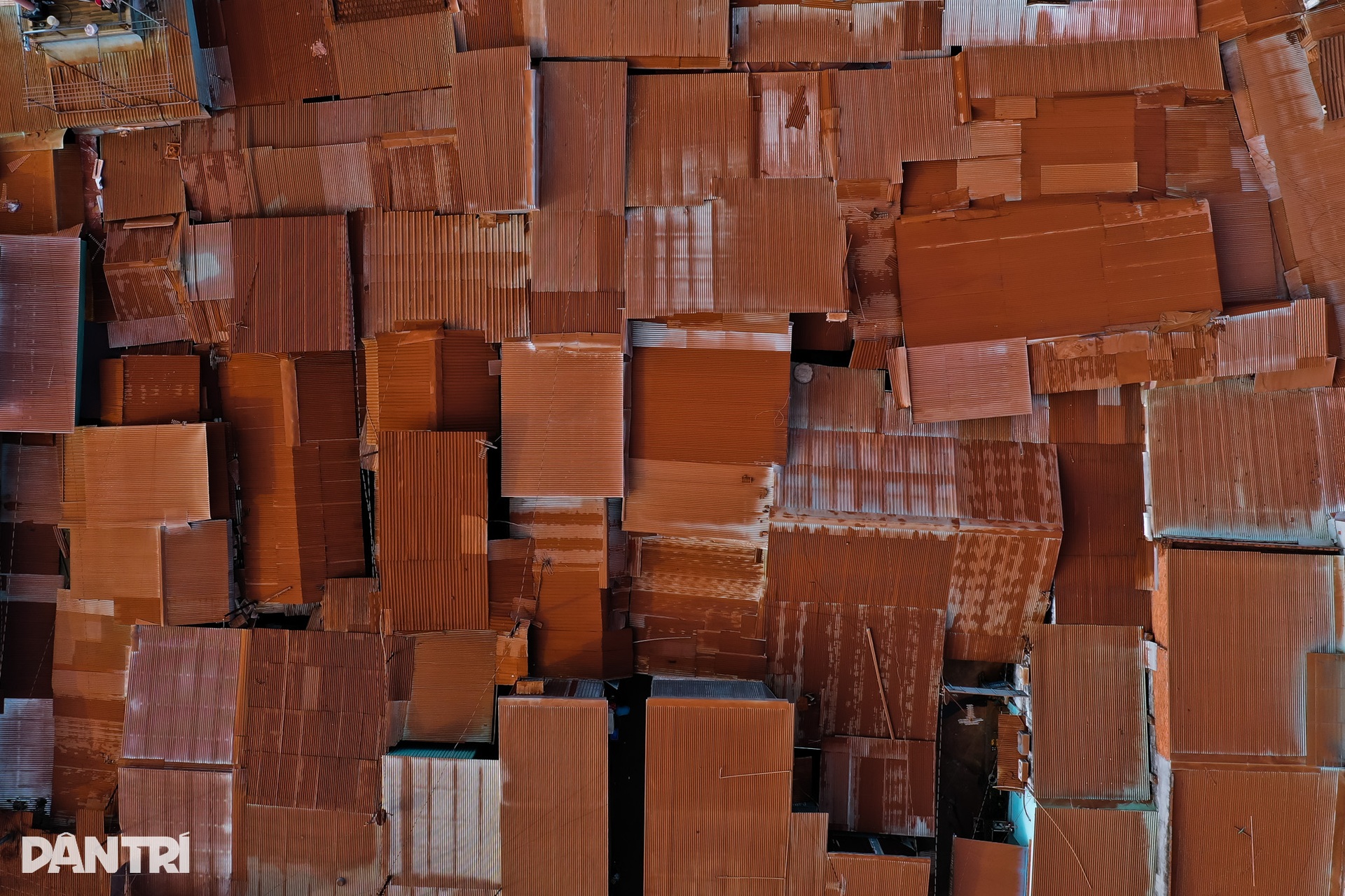 Bụi đỏ phủ kín ngóc ngách nhà dân ven dự án sân bay lớn nhất Việt Nam - 6 Bụi đỏ phủ kín ngóc ngách nhà dân ven dự án sân bay lớn nhất Việt Nam - 6