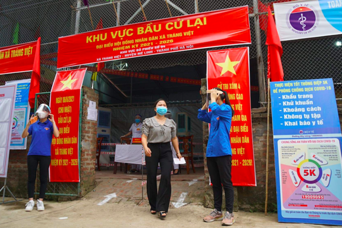 Hơn 1.000 cử tri đi bầu lại vì ứng viên gian lận - Ảnh 1.