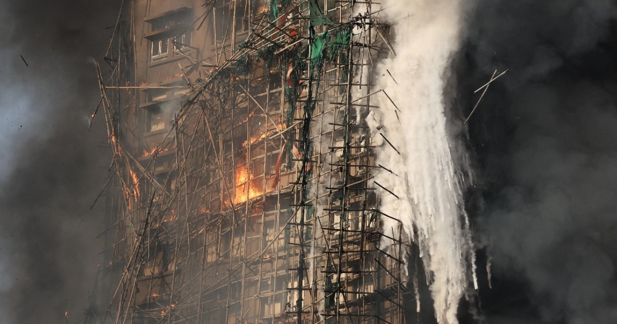 Phút sinh tử của “người hùng” trong thảm kịch cháy chung cư Hong Kong