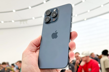 Apple tung bản nâng cấp iOS, khắc phục lỗi quá nhiệt trên iPhone 15 Pro Max