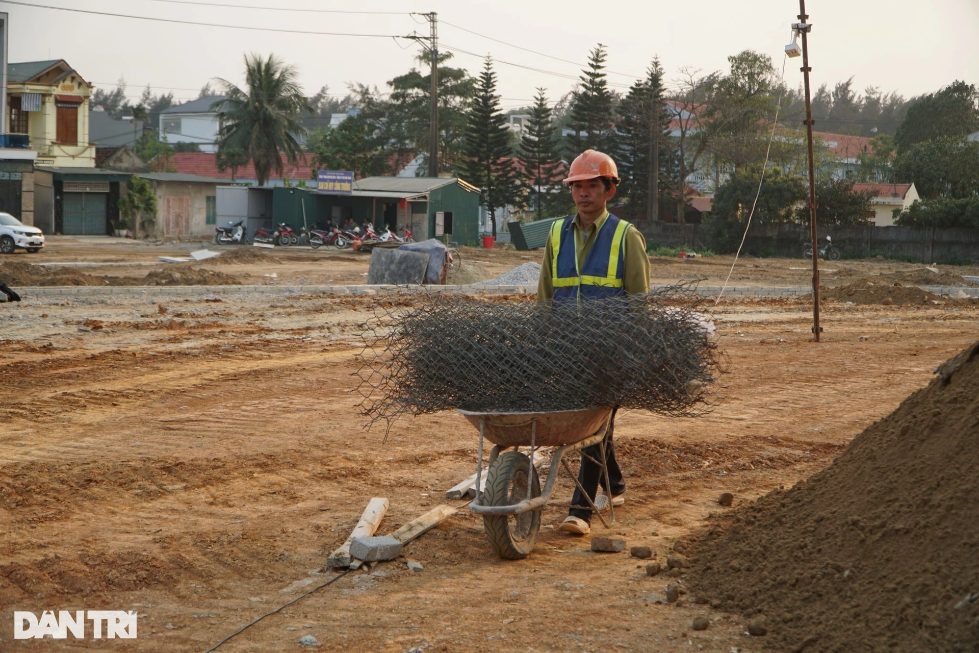 Tượng đài Con tàu tập kết hơn 80 tỷ đồng ở thành phố biển Sầm Sơn - 4 Tượng đài Con tàu tập kết hơn 80 tỷ đồng ở thành phố biển Sầm Sơn - 4