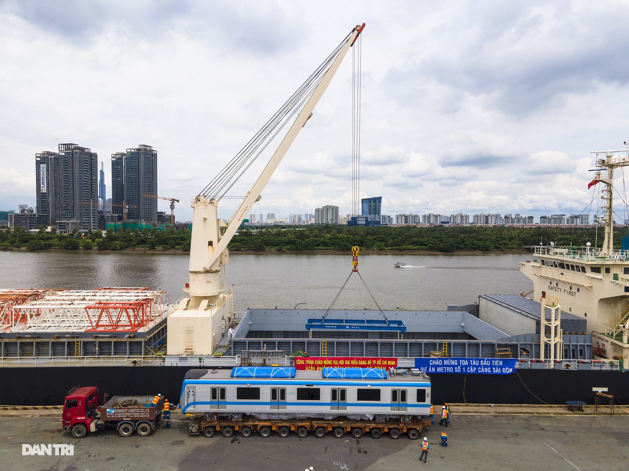 Đoàn tàu metro số 1 được xếp dỡ như thế nào? - 11 Đoàn tàu metro số 1 được xếp dỡ như thế nào? - 11