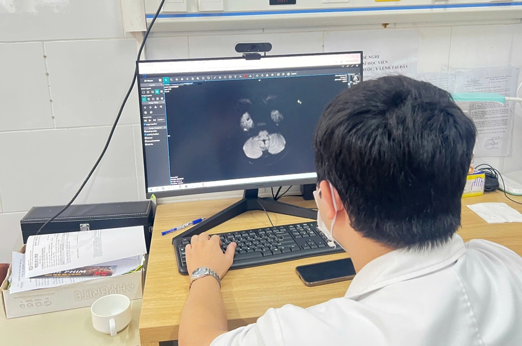 Cậu bé 15 tuổi chân tay co quắp, co giật vì thuốc lá điện tử - 1 Cậu bé 15 tuổi chân tay co quắp, co giật vì thuốc lá điện tử - 1