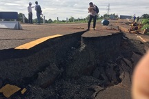 Đường 250 tỷ nứt toác như động đất: Gần 1 năm “đắp chiếu”