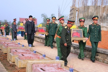 An táng 96 liệt sĩ hy sinh trên nước bạn Lào