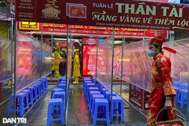 "Nhà vàng" Hà Nội hết khách sớm, ngày vía Thần tài "buồn" hơn các năm