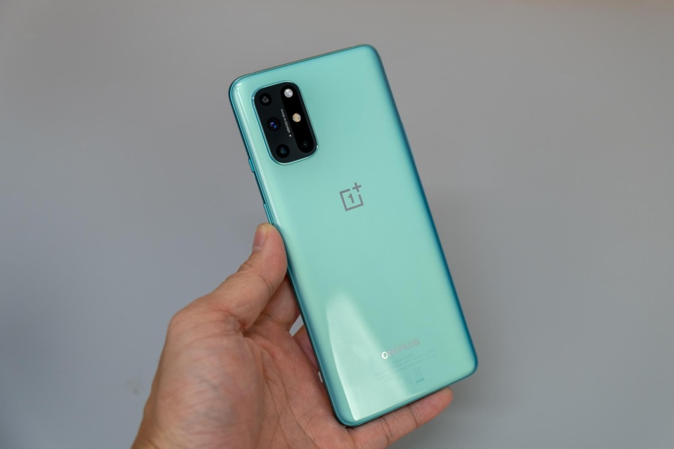 Trên tay OnePlus 8T 5G: chip Snapdragon 865, RAM 12GB, sạc nhanh 65W - 3 Trên tay OnePlus 8T 5G: chip Snapdragon 865, RAM 12GB, sạc nhanh 65W - 3