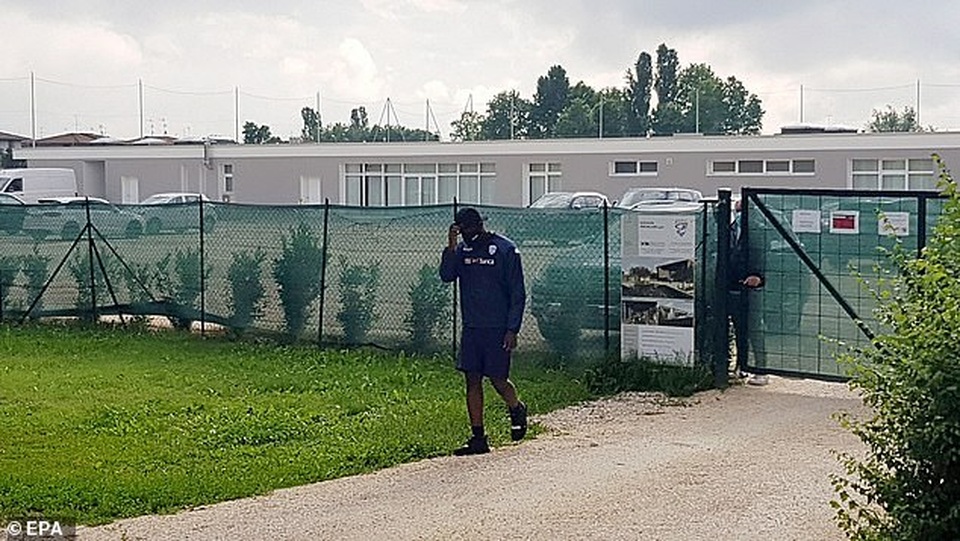 Ngựa chứng Balotelli bị đuổi về trong buổi tập của CLB Brescia - 2 Ngựa chứng Balotelli bị đuổi về trong buổi tập của CLB Brescia - 2