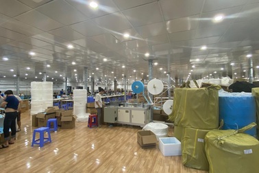 Thợ máy khẩu trang thời dịch: Lúc kiếm tiền tỉ mua nhà, nay chẳng ai thuê