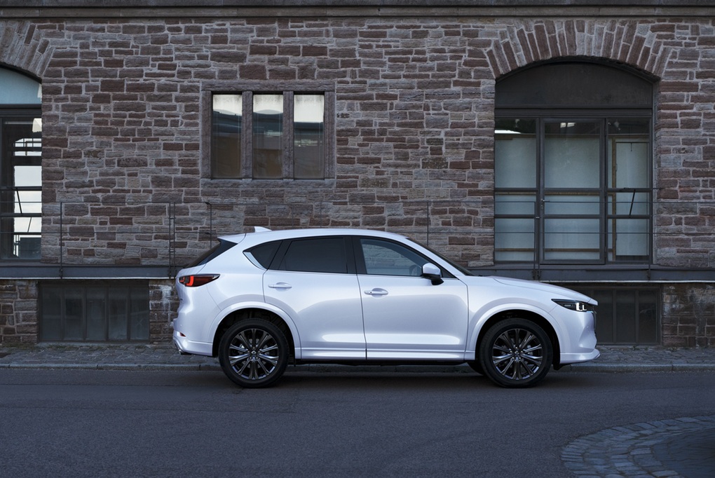 Mazda CX-5 - mẫu SUV sang trọng giá từ 749 triệu đồng - 1 Mazda CX-5 - mẫu SUV sang trọng giá từ 749 triệu đồng - 1