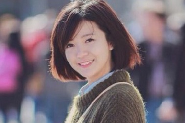 Ngắm vẻ đẹp trong sáng của nữ thạc sĩ Việt giữa trời Paris